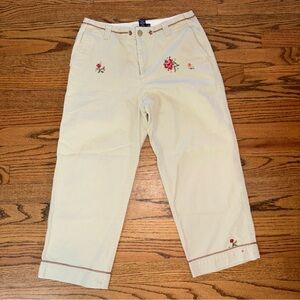 Gap Khaki Y2K Bohemian‎ Clean Cut Floral Embroidered Capri Pants Women's sz 6
